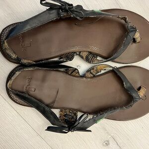 Sanuk Black and Brown Casual Sandals